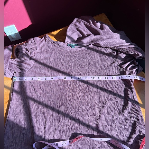Express mauve top with cut outs on sleeves that tie sz S - Picture 6 of 10